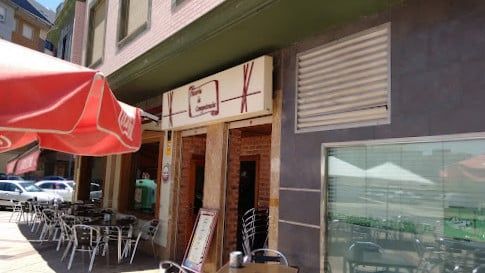 Pizzería La Competencia. 