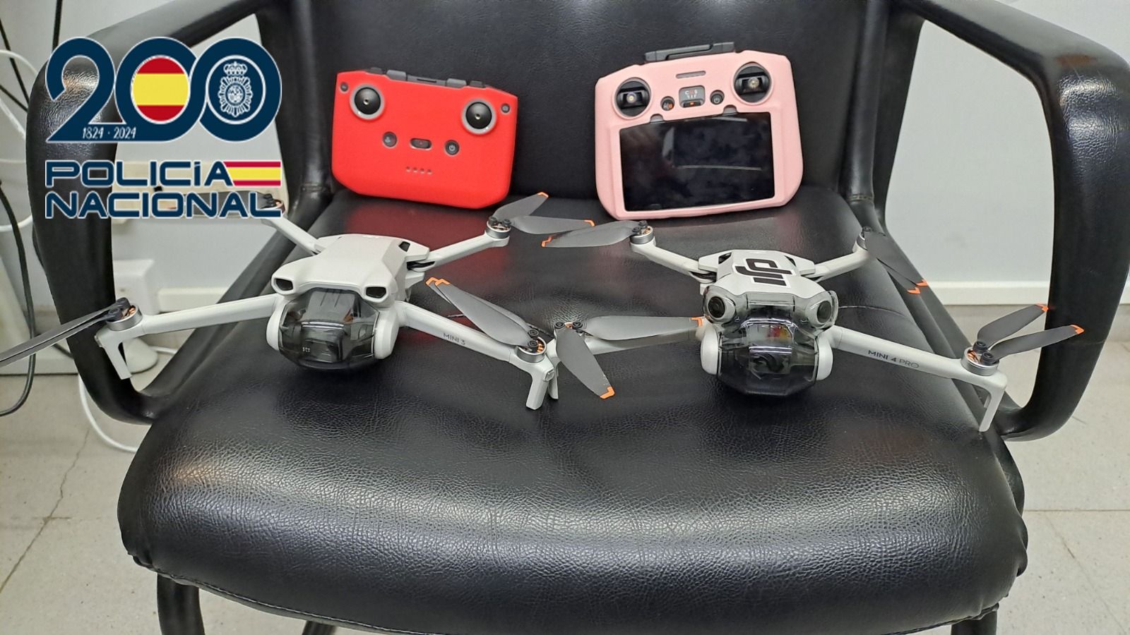 Imagen de los dos drones incautados por la Policía Nacional antes del derbi leonés. LNC