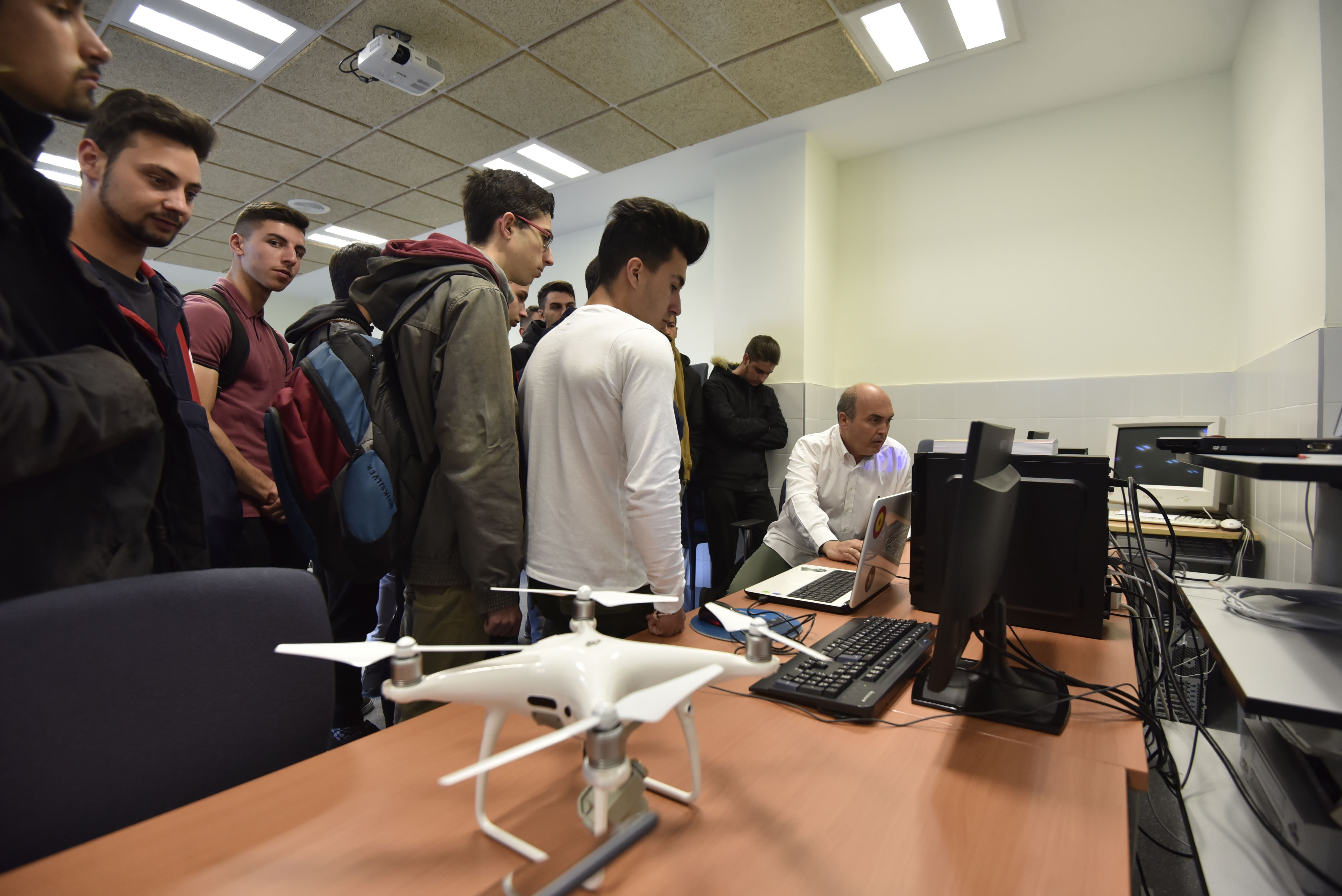 Imagen de archivo de un aula leonesa de FP. | SAÚL ARÉN