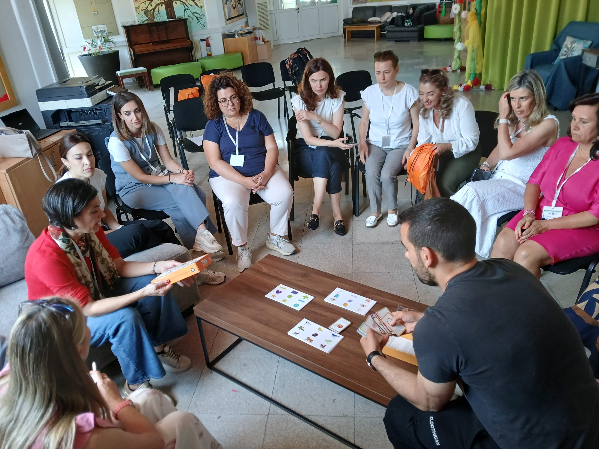 Docentes chipriotas compartiendo recursos con sus colegas europeos. | L.N.C. Docentes chipriotas compartiendo recursos con sus colegas europeos. | L.N.C.