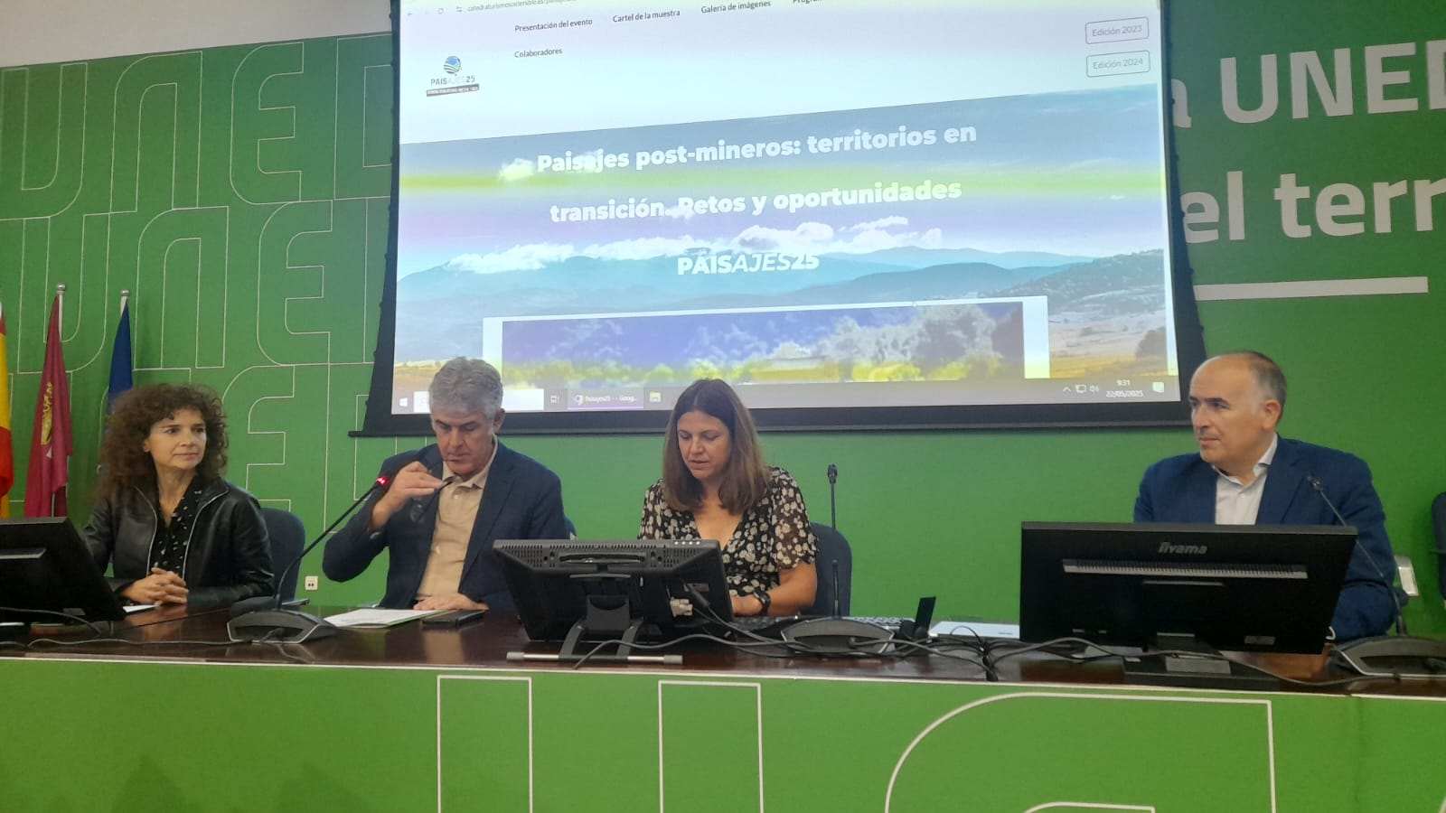 Presentación de la nueva edición de Paisajes 25 con los representantes de Ciuden y de la UNED en Ponferrada. | MAR IGLESIAS