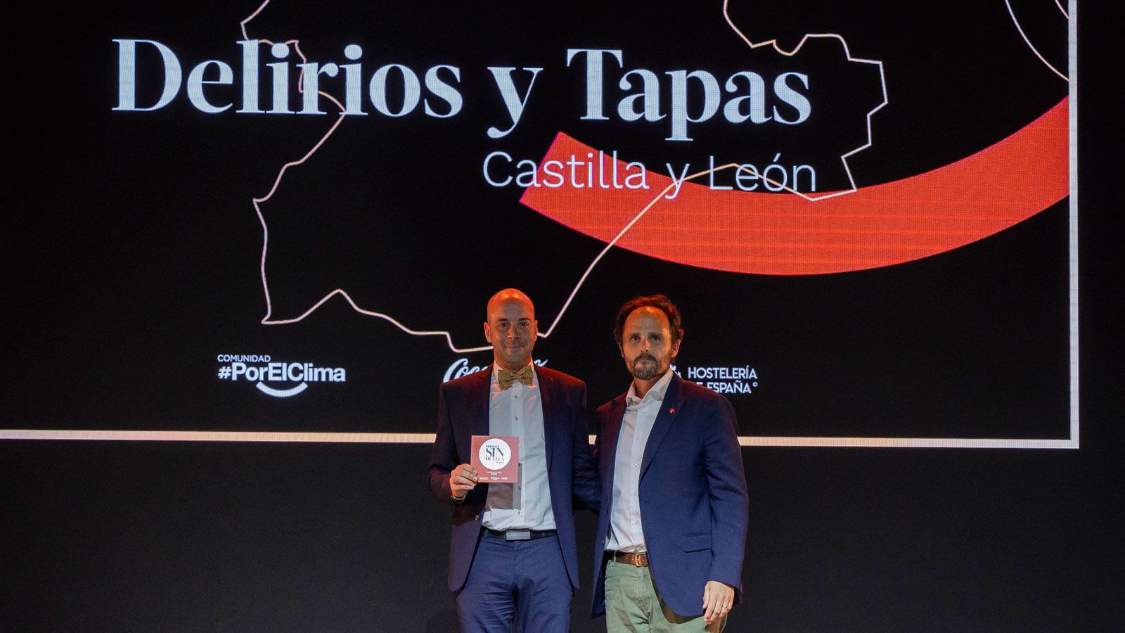 Javier Rodríguez Martínez, responsable de Delirios y Tapas, durante la entrega del reconocimiento. | HOSTELERÍA #PORELCLIMA