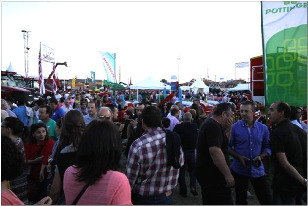 La Feria Multisectorial siempre atrae a miles de personas a Santa María del Páramo. | L.N.C.