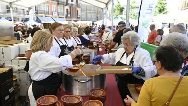La Alubiada, que se celebra siempre junto con la Feria Agroalimentaria, es uno de los eventos más esperados. | SAÚL ARÉN