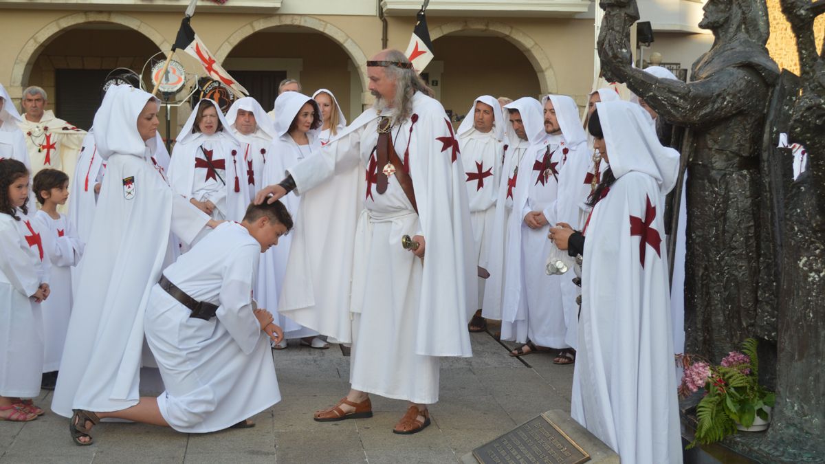 Ceremonia de nombramiento de escuderos que se celebró ayer en Ponferrada. | L. N. C.