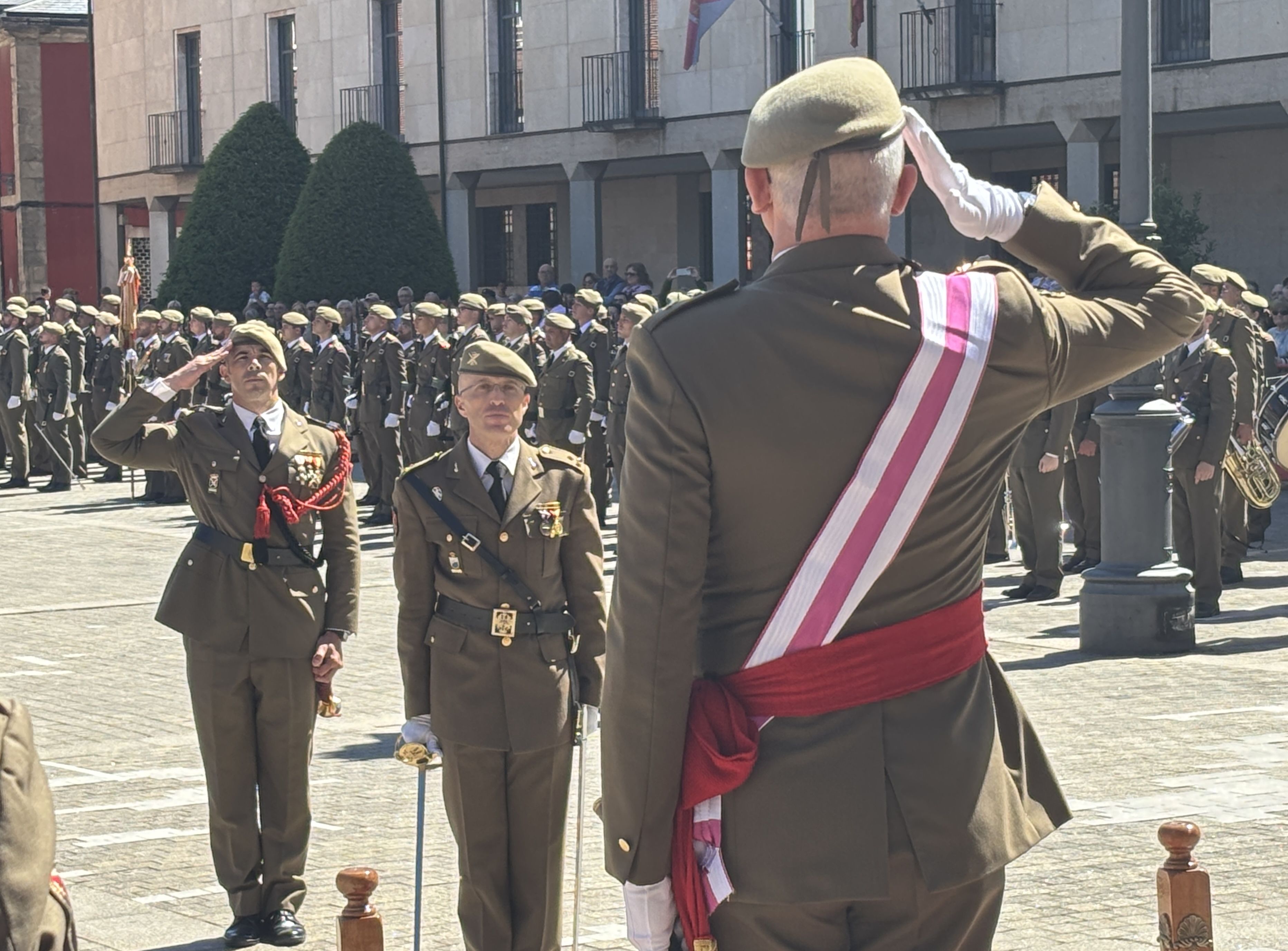 Jura de bandera civil en Ponferrada. | JAVIER FERNÁNDEZ Jura de bandera civil en Ponferrada. | JAVIER FERNÁNDEZ