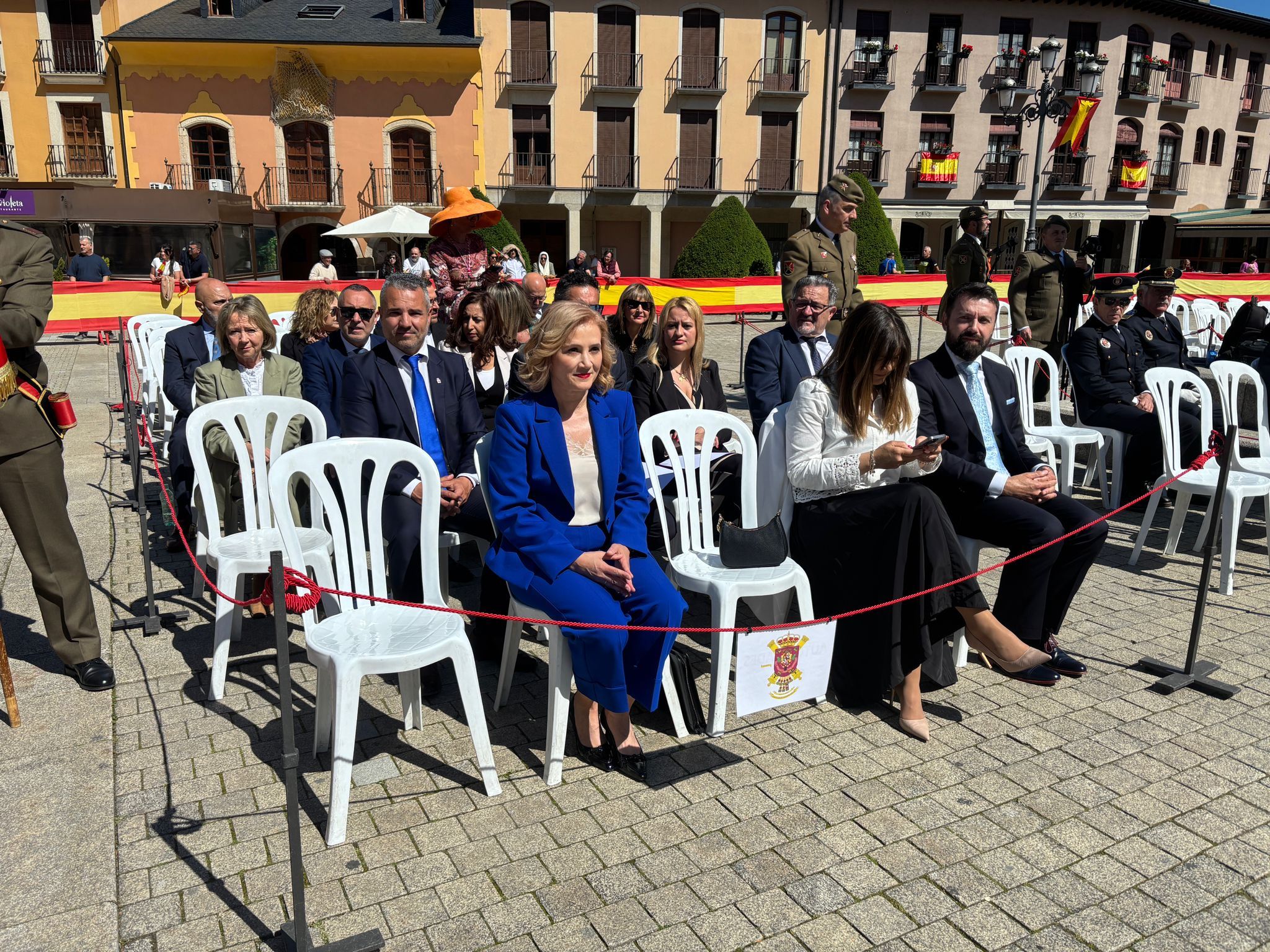 Jura de bandera civil en Ponferrada. | JAVIER FERNÁNDEZ Jura de bandera civil en Ponferrada. | JAVIER FERNÁNDEZ