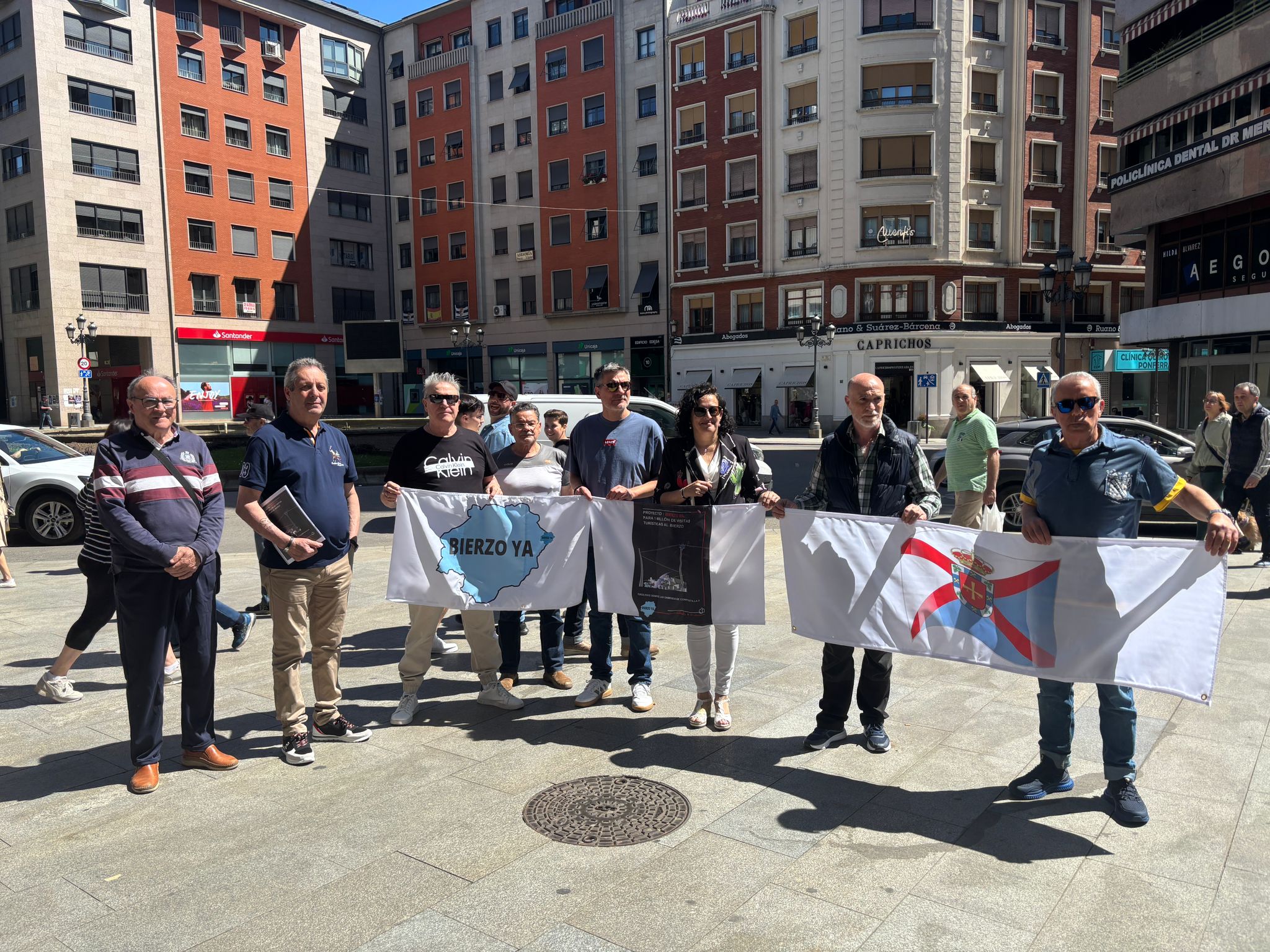 Bierzo Ya en la plaza Julio Lazúrtegui. | JAVIER FERNÁNDEZ