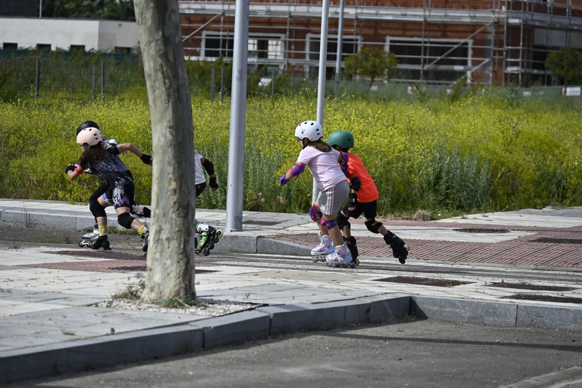 Patinando por Angola en León. | SAÚL ARÉN
