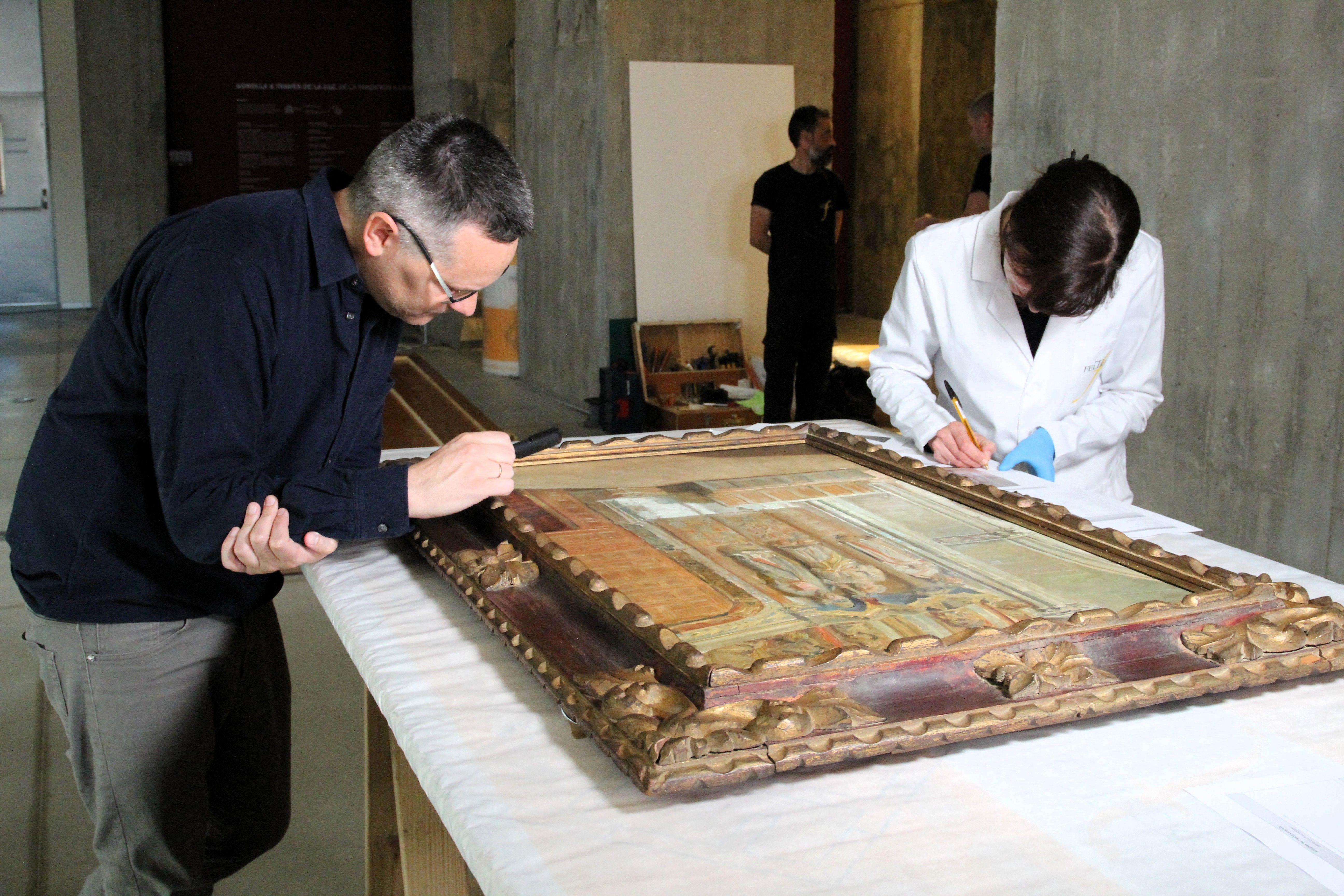 Preparación de la muestra dedicada a la obra de Sorolla en La Térmica Cultural. 