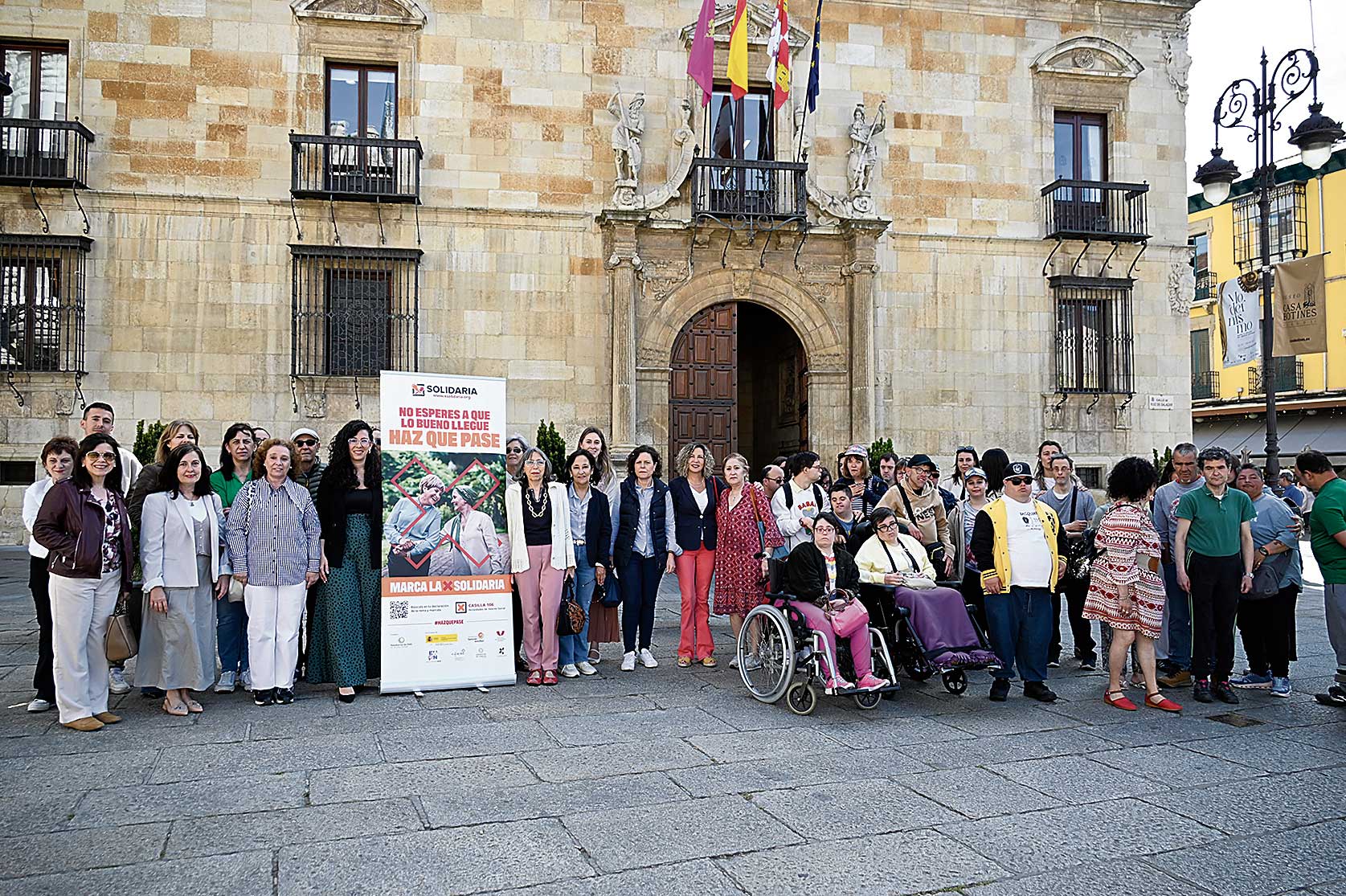 Campaña de la 'X Solidaria' en León. | SAÚL ARÉN