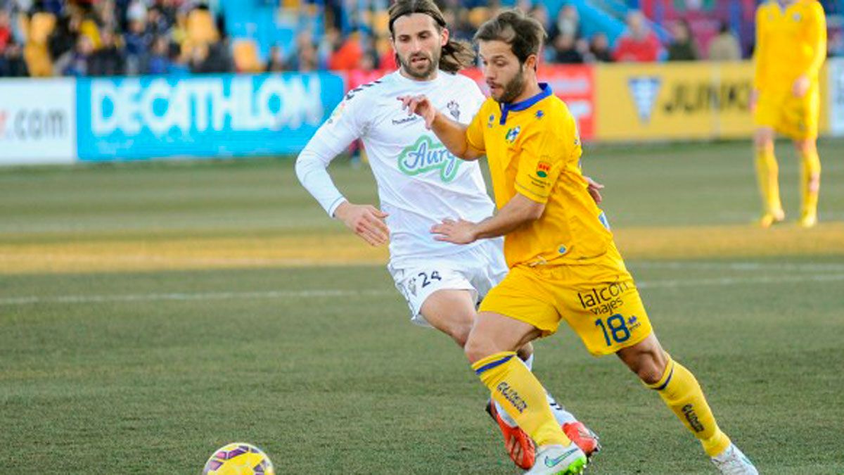 Antonio Martínez, de amarillo, durante un encuentro con el Alcorcón. | ADALCORCON