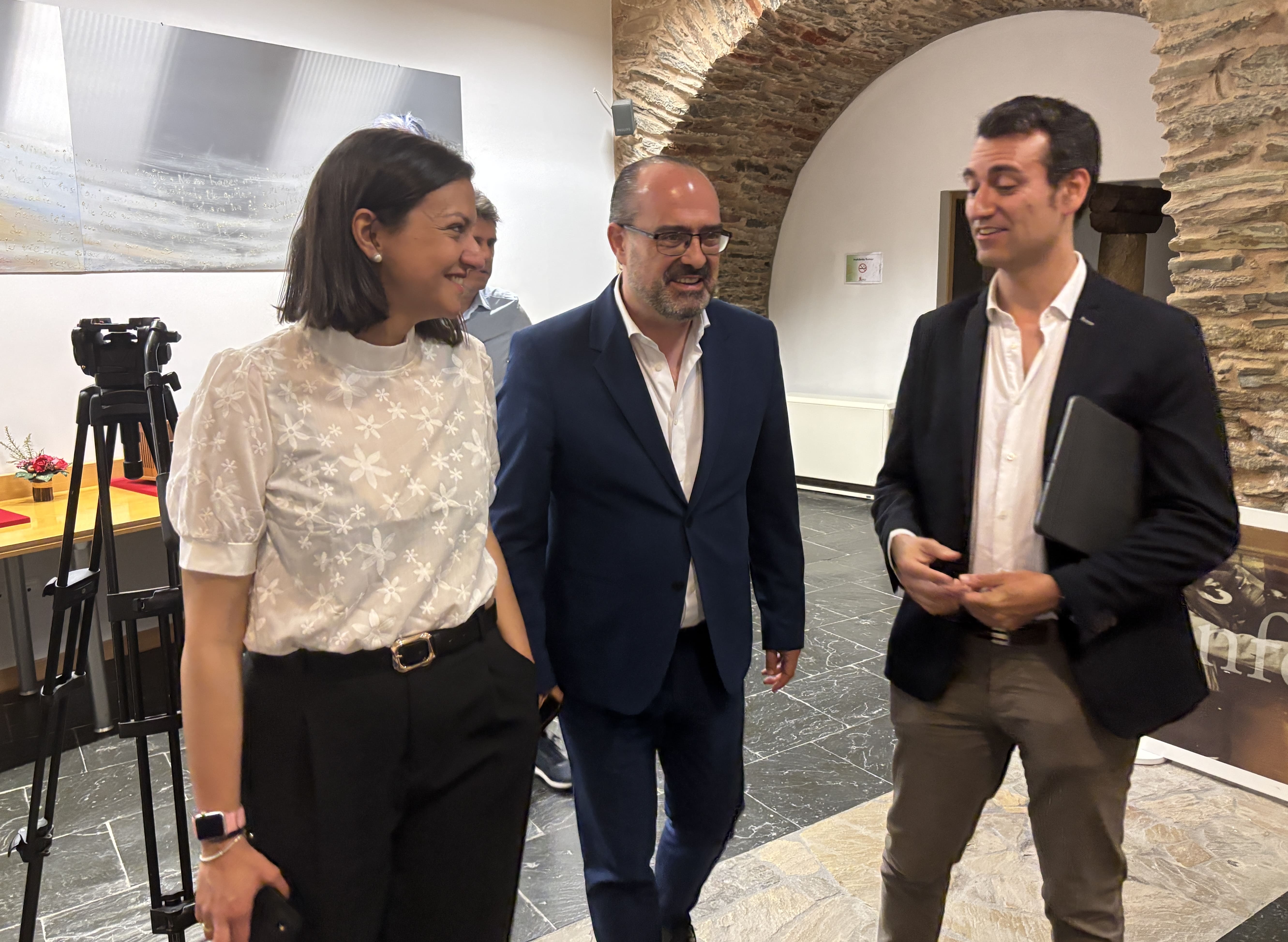 El alcalde de Ponferrada, Marco Morala, en el centro de la imagen. | JAVIER FERNÁNDEZ