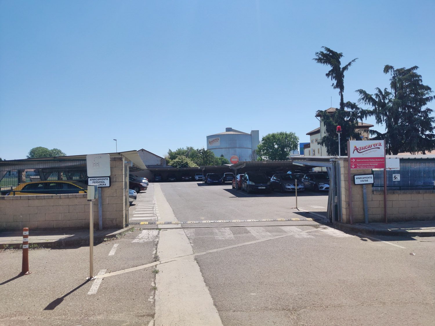 Vista de las instalaciones de Azucarera en La Bañeza. | A. RODRÍGUEZ