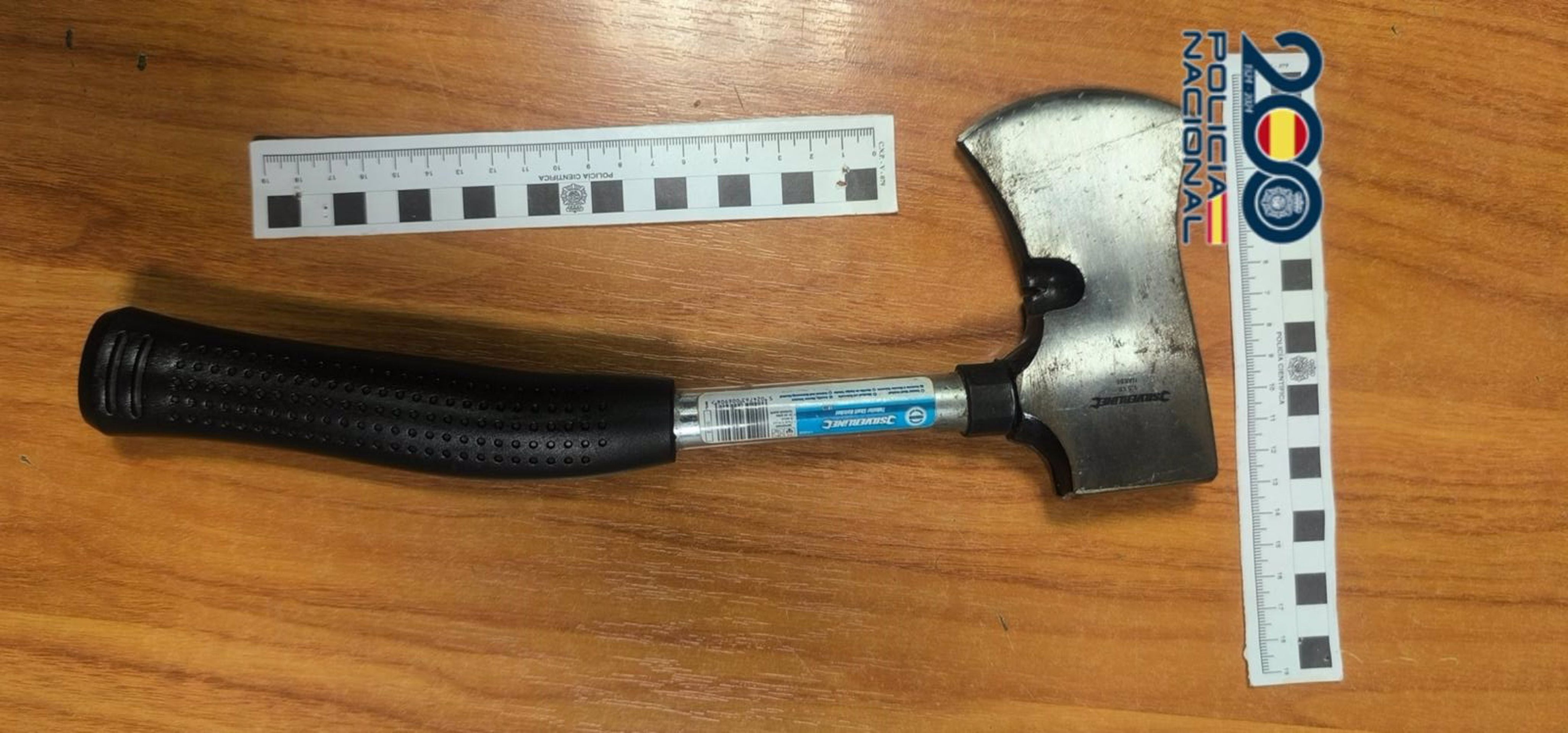 Hacha intervenida en Valladolid.  | POLICÍA NACIONAL