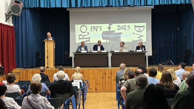 Acto de celebración en el salón de actos del instituto. | J.F. Acto de celebración en el salón de actos del instituto. | J.F.