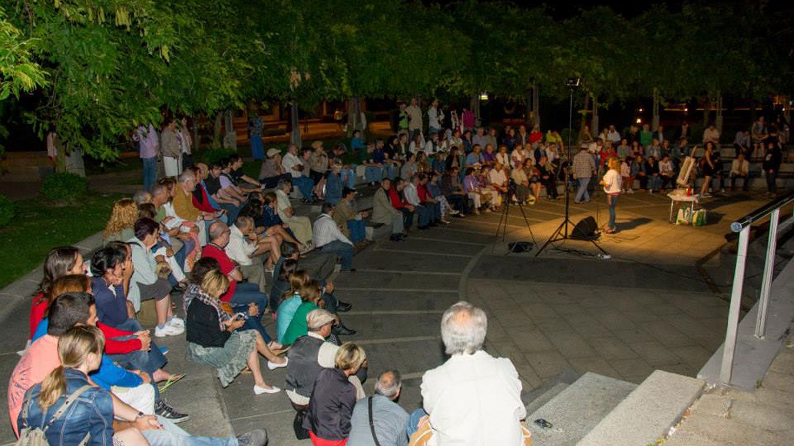 Una de las ediciones del Ágora de la Poesía celebrada en el anfiteatro de San Marcos antes de la pandemia por coronavirus. | VICENTE GARCÍA