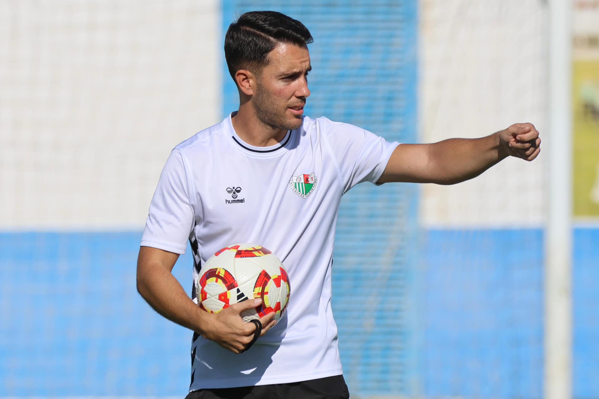 Javier Medina durante uno de los entrenamientos del Antequera. ANTEQUERA