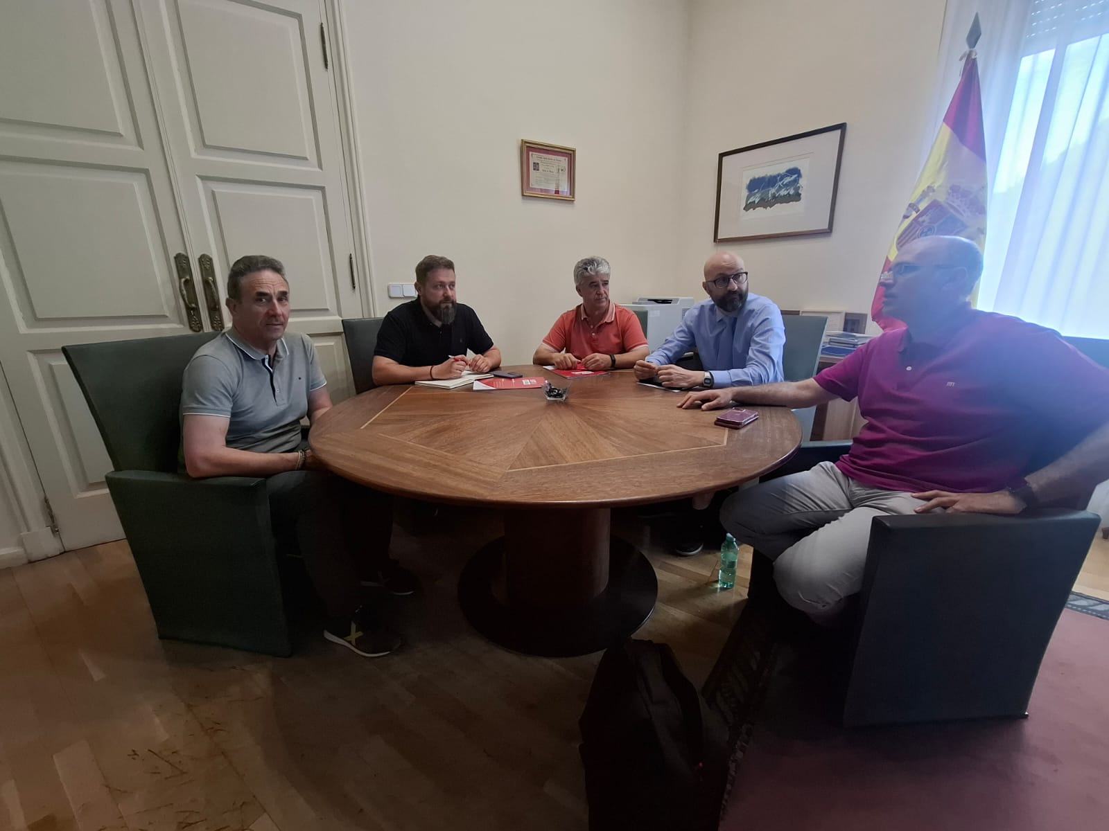 Reunión del subdelegado del Gobierno en León, Héctor Alaiz, con el comité de empresa de Azucarera. | L.N.C.