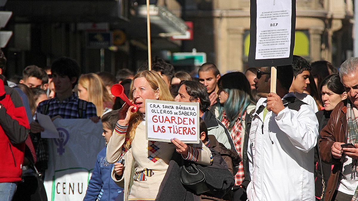 Una manifestación contra los recortes en Educación en la capital leonesa en octubre del pasado año. | ICAL
