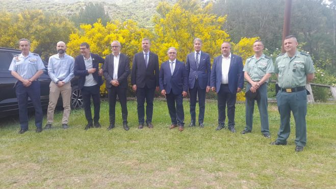 Foto de familia de las autoridades antes de la gala. | MAR IGLESIAS Foto de familia de las autoridades antes de la gala. | MAR IGLESIAS