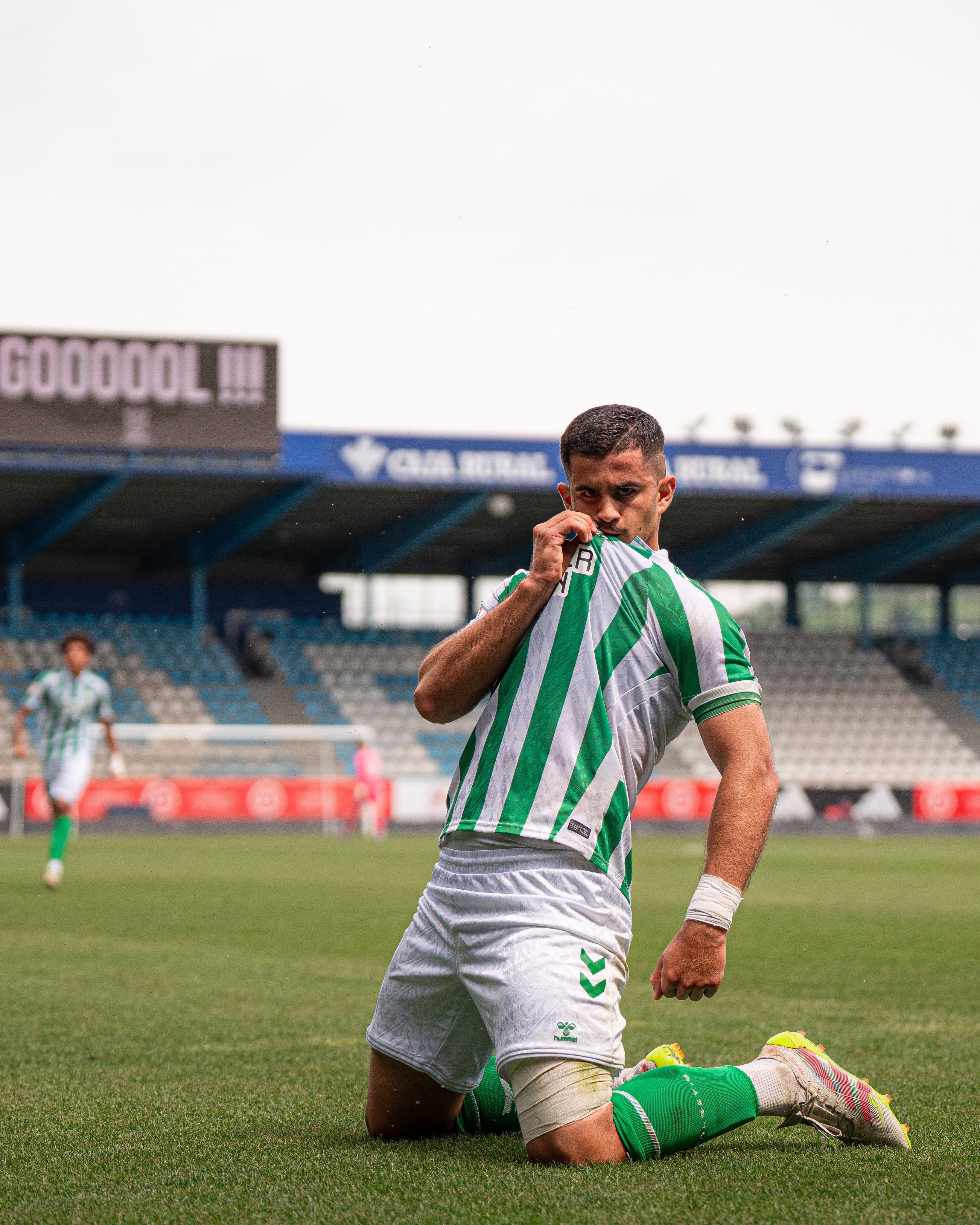 Rodrigo Marina fue la gran figura del partido con dos goles de cabeza para remontar y llevarse el título. REAL BETIS Rodrigo Marina fue la gran figura del partido con dos goles de cabeza para remontar y llevarse el título. REAL BETIS