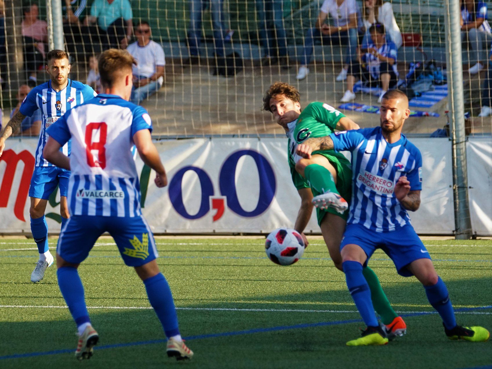 Sielva y Larrea durante el estreno de la Ponferradina en el 'playoff' a Segunda en 2019. CORNELLÁ