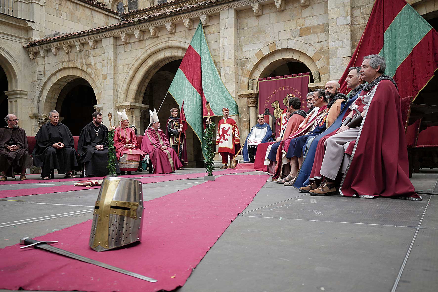  Representación histórica de las Cortes de León de 1188 organizada por la Asociación Cultural El Trovador Leonés. | ICAL
