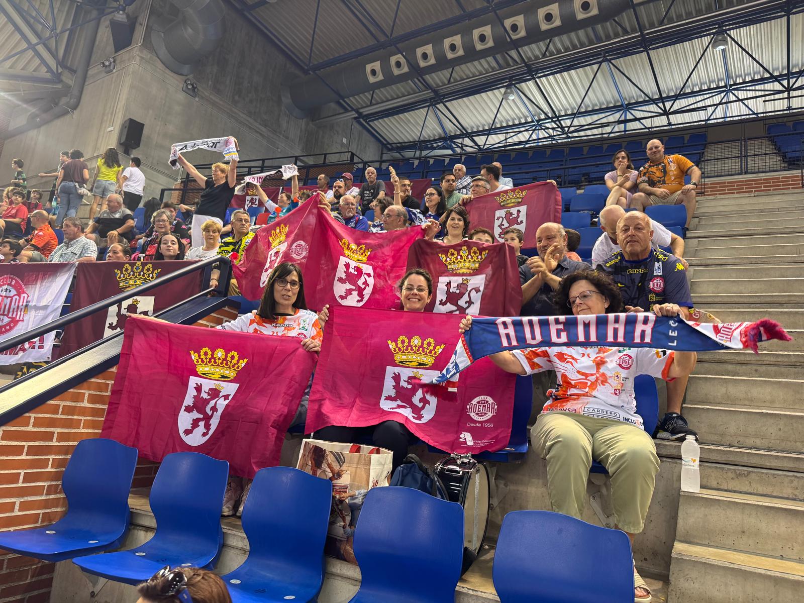 Imagen de la afición del Ademar en Logroño. | ADEMARLEON