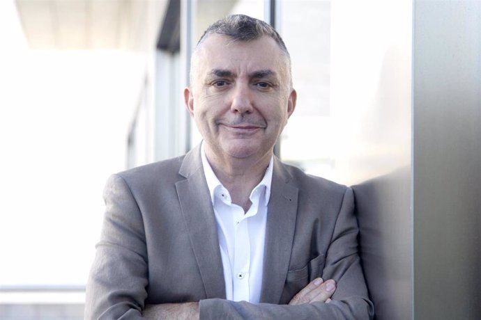 El escritor natural del municpio oscense de Barbastro, Manuel Vilas, llega este martes a León. | ARDUINO VANNUCHI