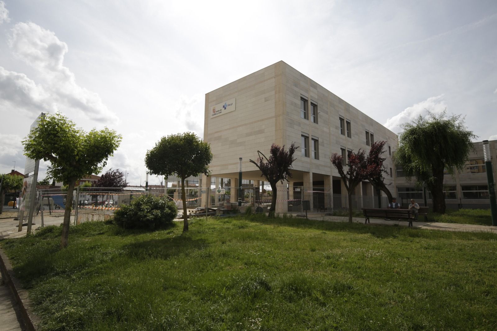 Estado que presentaba este lunes el Centro de Salud de Pinilla. | FERNANDO OTERO