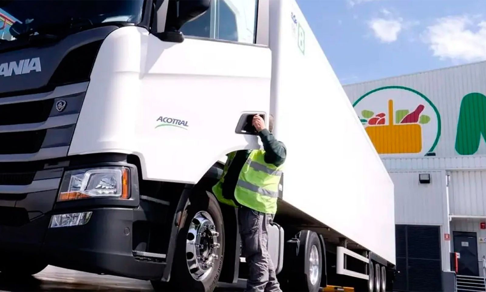 Acotral se encarga del transporte para Mercadona. 