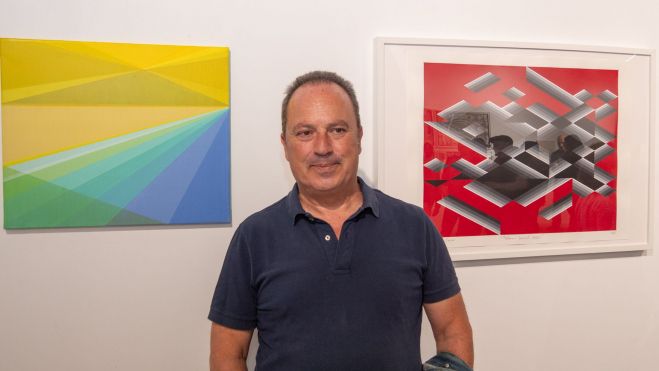 Javier Victorero y sus obras. | VICENTE GARCÍA Javier Victorero y sus obras. | VICENTE GARCÍA