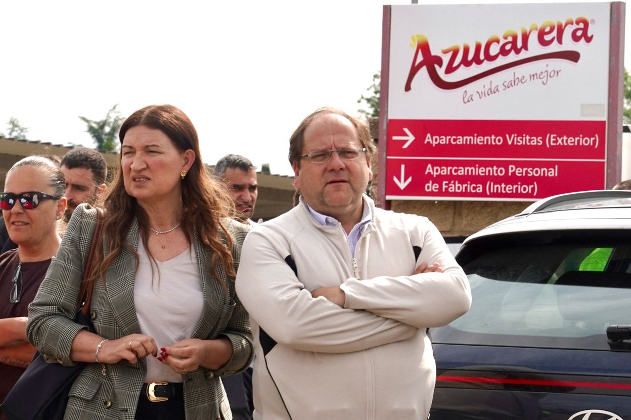 El alcalde de La Bañeza, Javier Carrera, durante la concentración de este miércoles. | ICAL