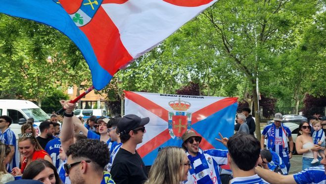 La afición de la Deportiva se volverá a citar en la Plaza Manuel de Falla antes del Antequera. RAÚL FERNÁNDEZ