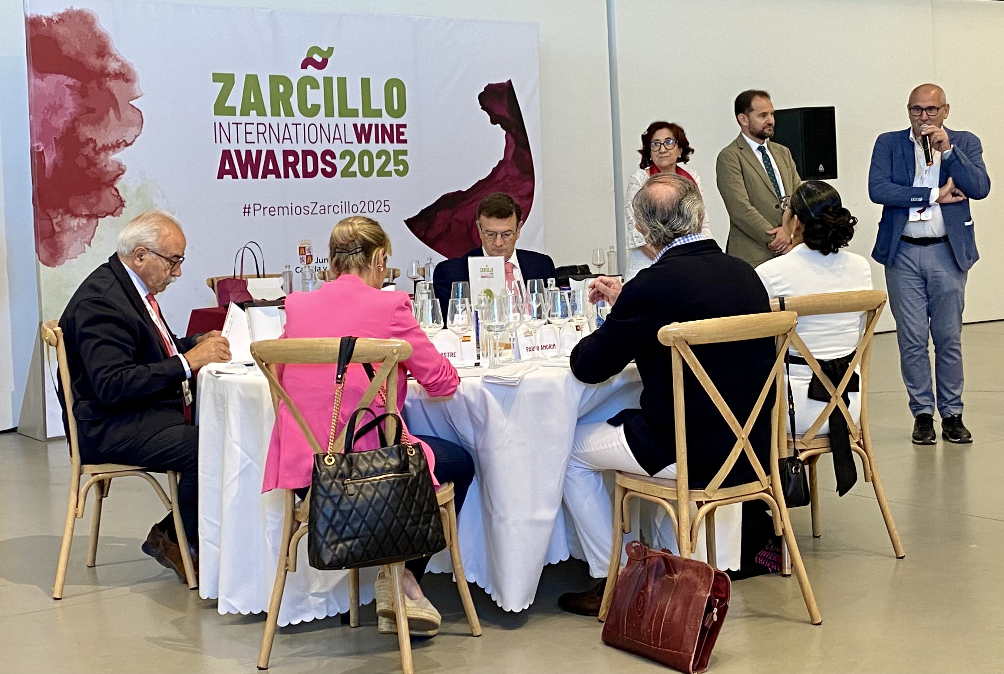 Cata de los vinos en los premios Zarcillo. | L.N.C.