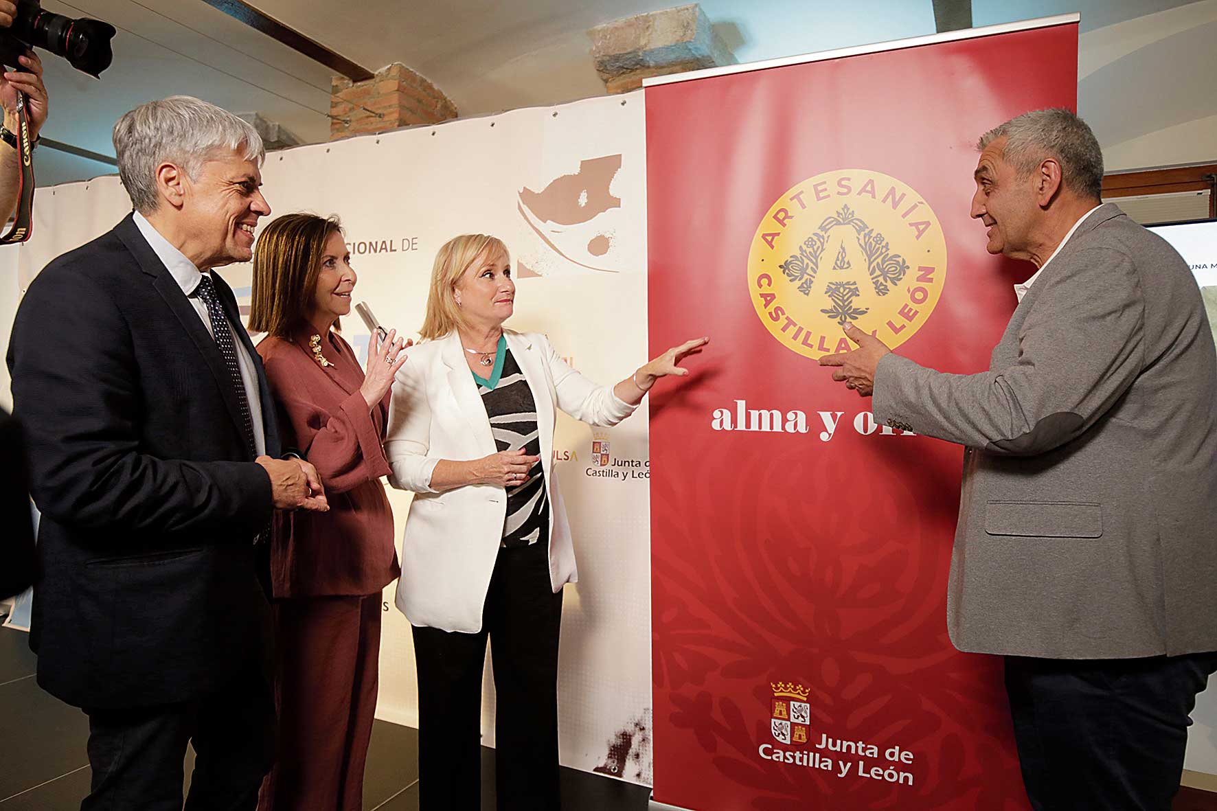La capital leonesa acoge el Congreso Internacional de Artesanía, reuniendo a unos 150 profesionales. | FERNANDO OTERO