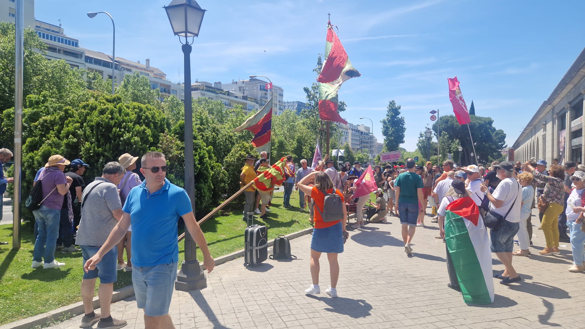 Leoneses concentrados en Madrid en defensa de Feve. | A. MARTÍNEZ Leoneses concentrados en Madrid en defensa de Feve. | A. MARTÍNEZ