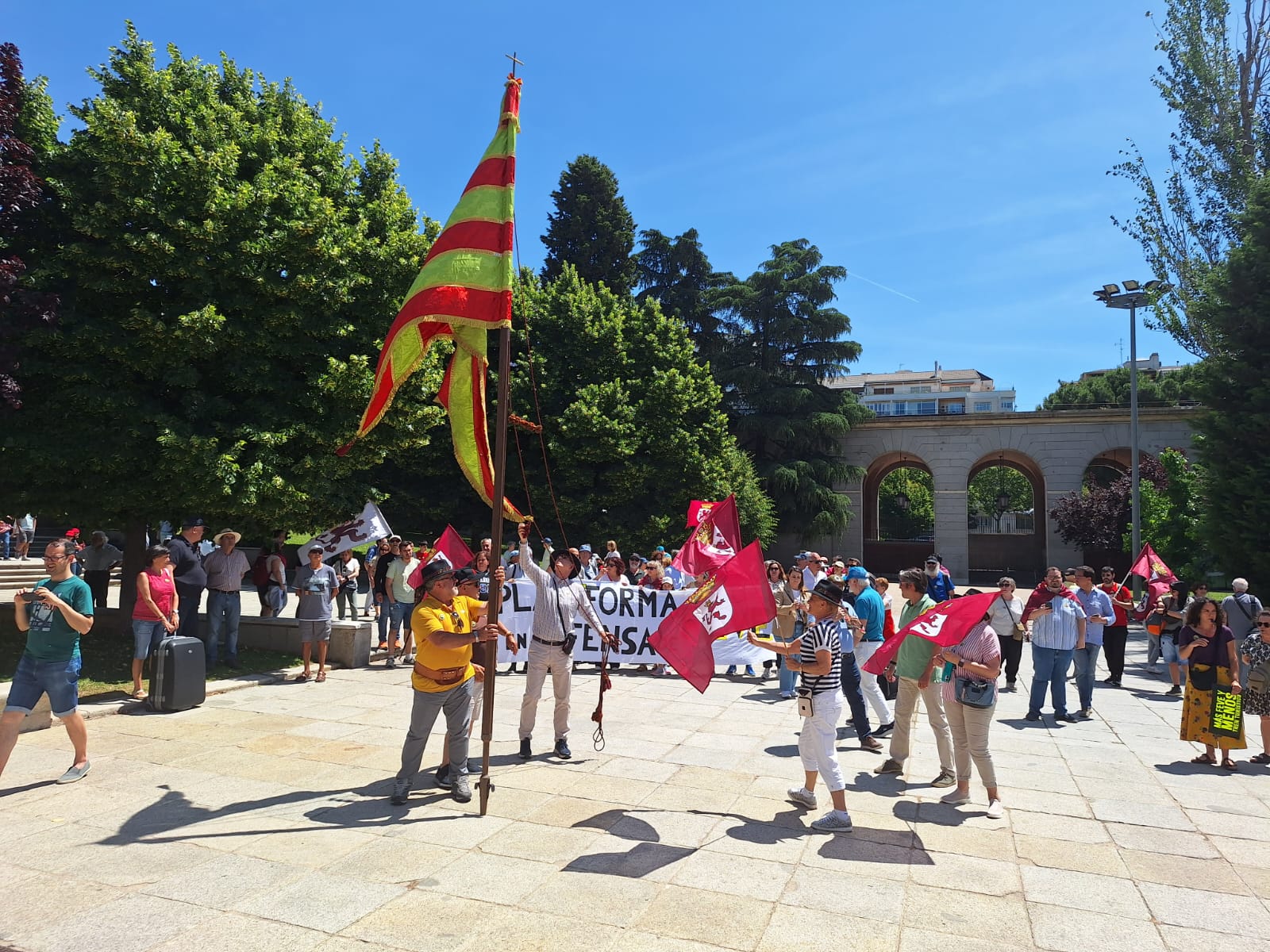 Leoneses concentrados en Madrid en defensa de Feve. | A. MARTÍNEZ Leoneses concentrados en Madrid en defensa de Feve. | A. MARTÍNEZ