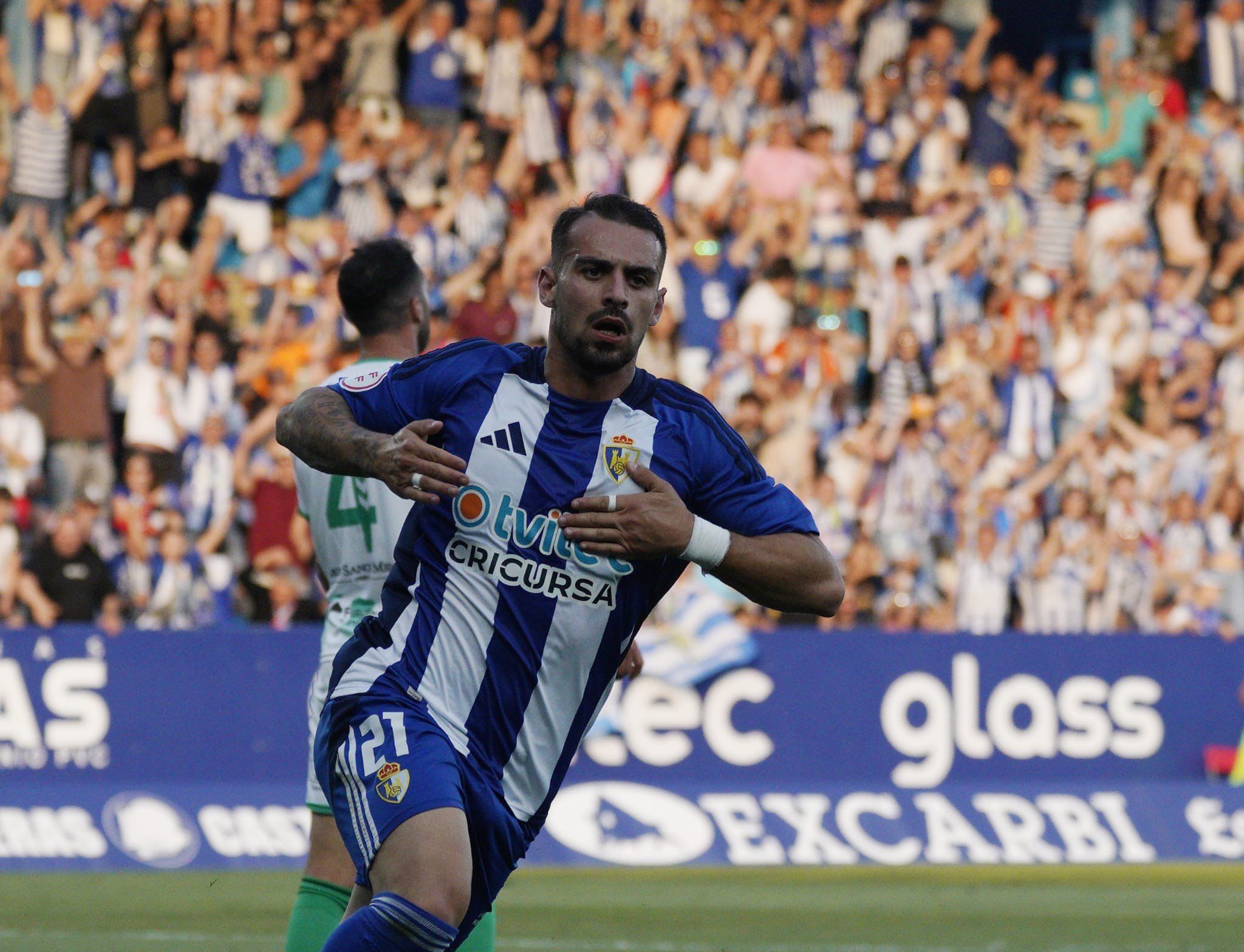 La Ponferradina se llevó la elminatoria tras ganar 2 1 ante el Antequera. PONFERRADINA