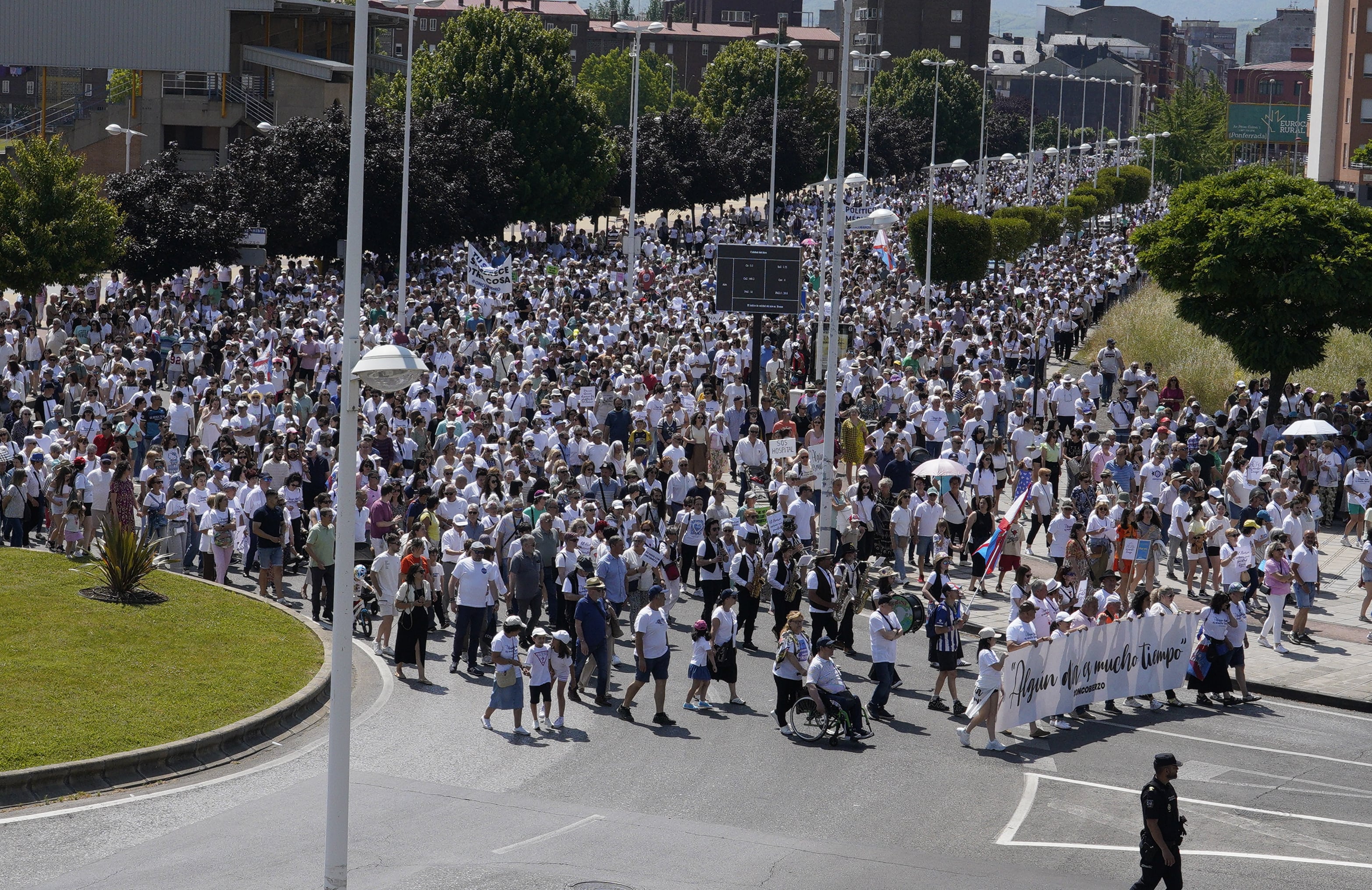 Protesta por las calles de Ponferrada de este domingo. | CÉSAR SÁNCHEZ (ICAL) Protesta por las calles de Ponferrada de este domingo. | CÉSAR SÁNCHEZ (ICAL)