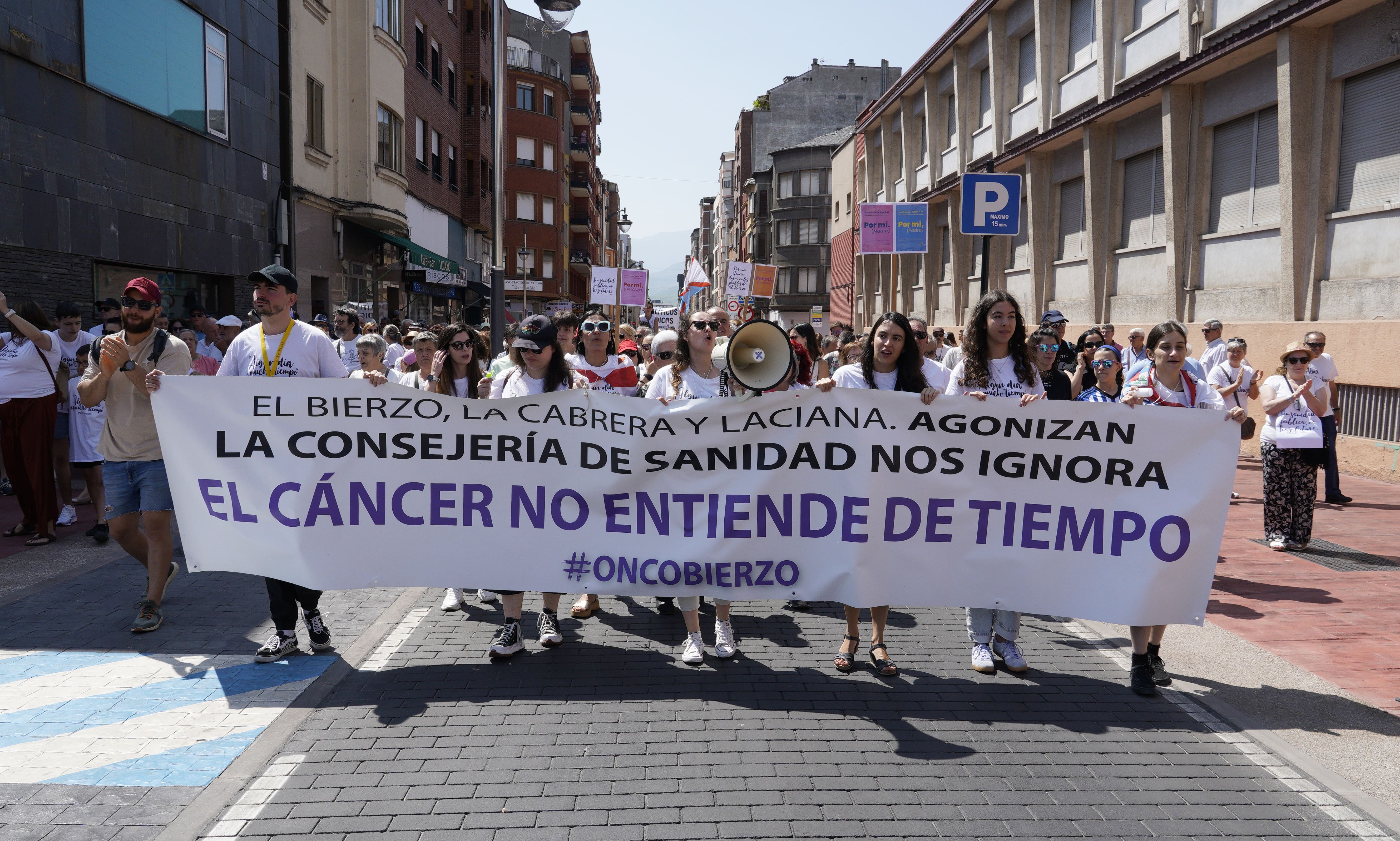 Protesta por las calles de Ponferrada de este domingo. | CÉSAR SÁNCHEZ (ICAL) Protesta por las calles de Ponferrada de este domingo. | CÉSAR SÁNCHEZ (ICAL)
