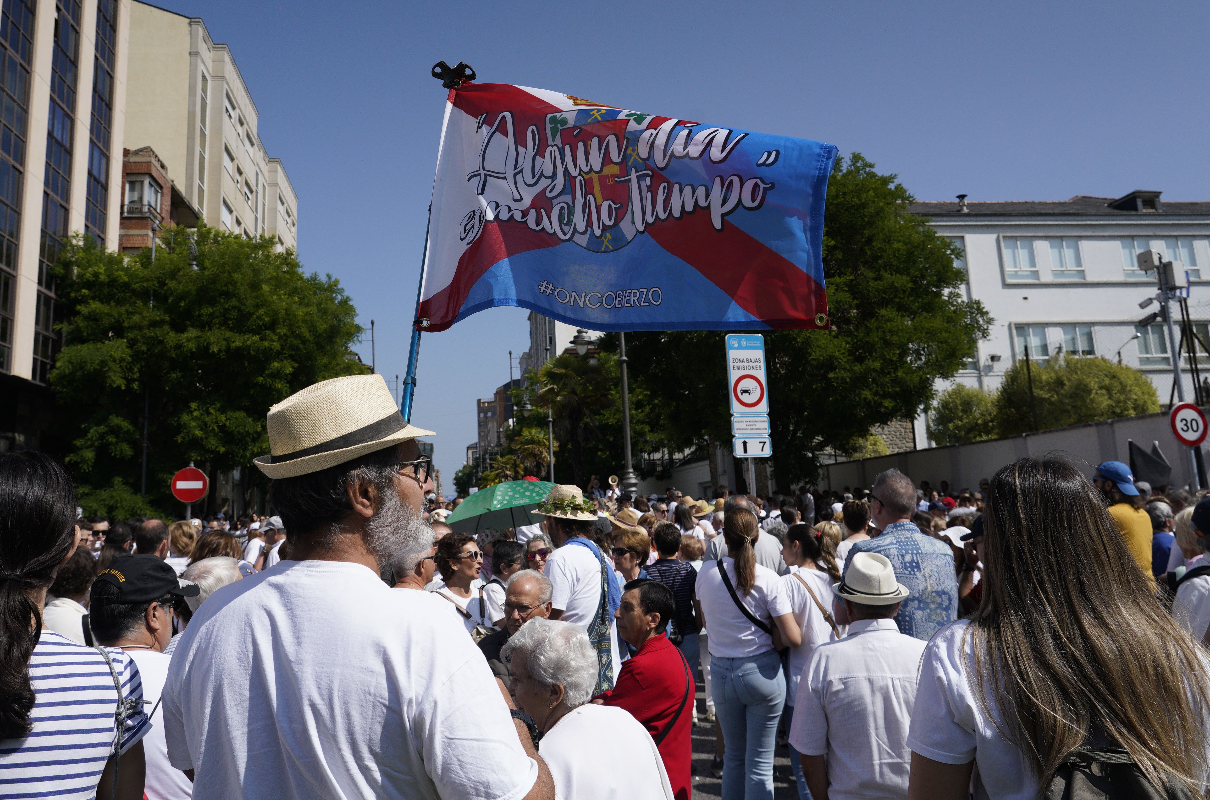 Protesta por las calles de Ponferrada de este domingo. | CÉSAR SÁNCHEZ (ICAL) Protesta por las calles de Ponferrada de este domingo. | CÉSAR SÁNCHEZ (ICAL)