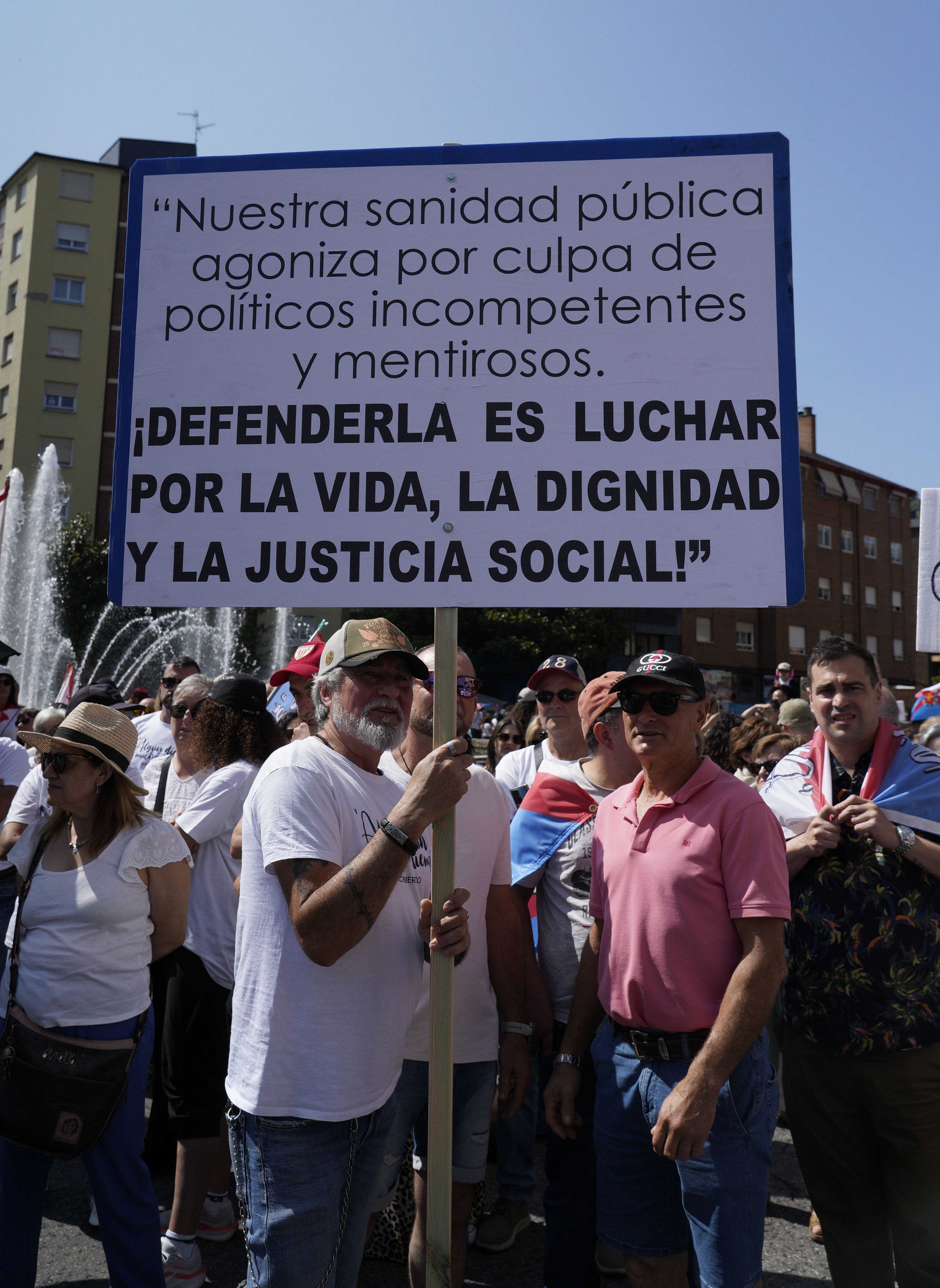 Protesta por las calles de Ponferrada de este domingo. | CÉSAR SÁNCHEZ (ICAL) Protesta por las calles de Ponferrada de este domingo. | CÉSAR SÁNCHEZ (ICAL)