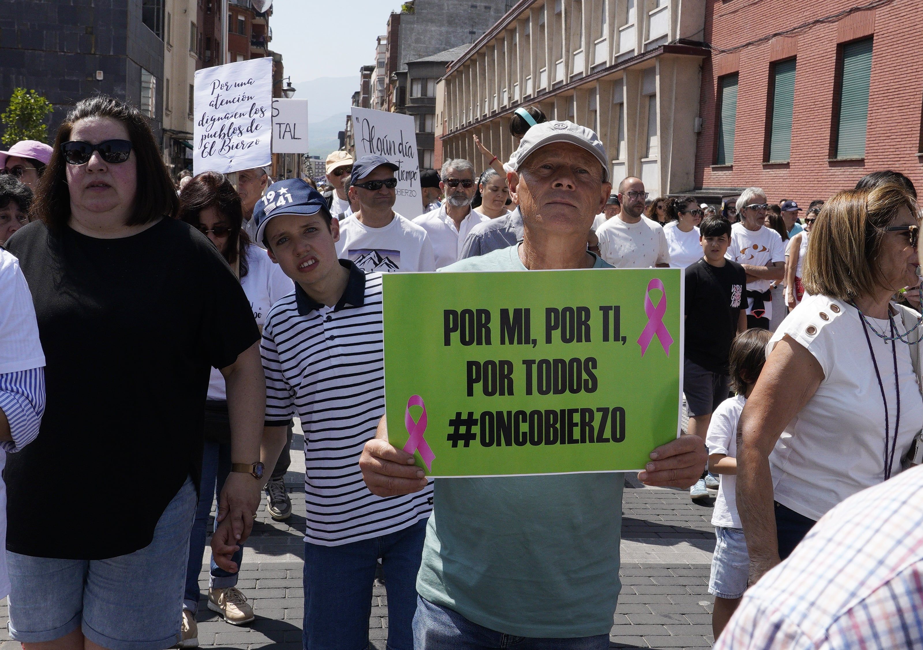 Protesta por las calles de Ponferrada de este domingo. | CÉSAR SÁNCHEZ (ICAL) Protesta por las calles de Ponferrada de este domingo. | CÉSAR SÁNCHEZ (ICAL)