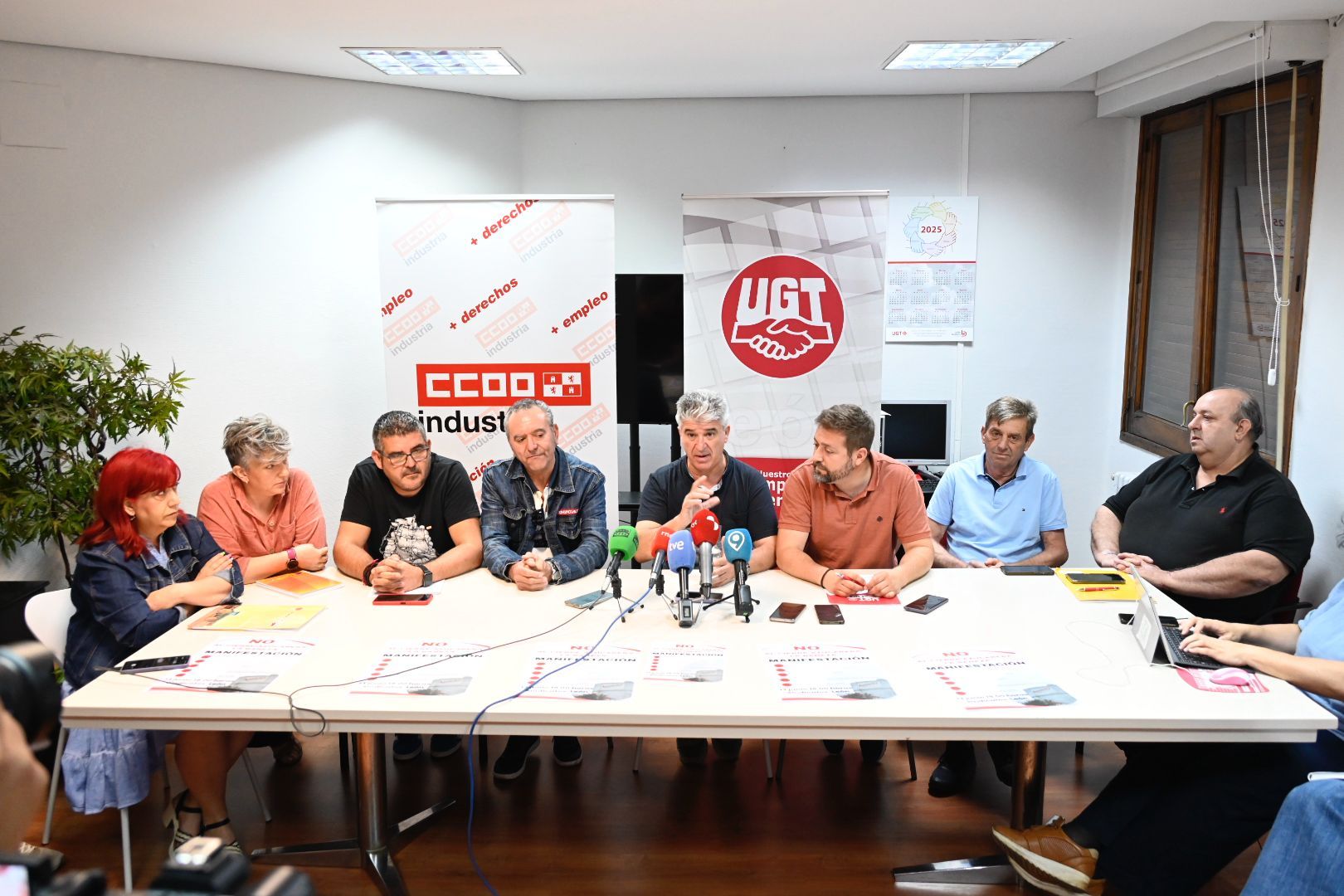Comparecencia del comité de empresa este lunes en la sede de UGT. | SAÚL ARÉN