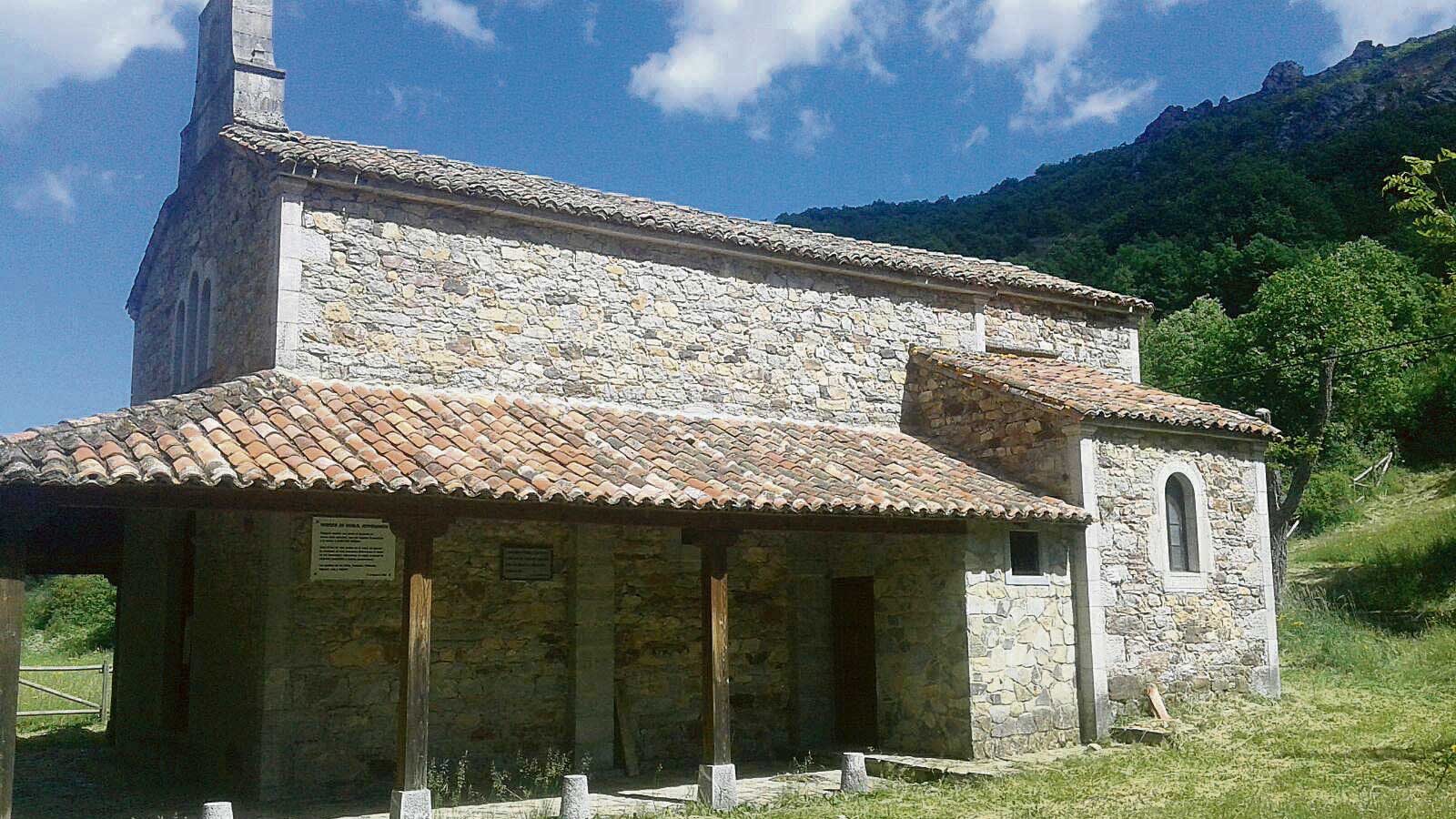 Imagen de la ermita de Nuestra Señora del Roblo. | L.N.C. Imagen de la ermita de Nuestra Señora del Roblo. | L.N.C.