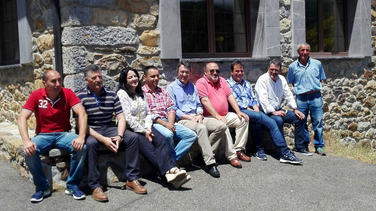 Majo y los diputados Calvo y García visitaron ayer Oseja y Burón. | L.N.C.