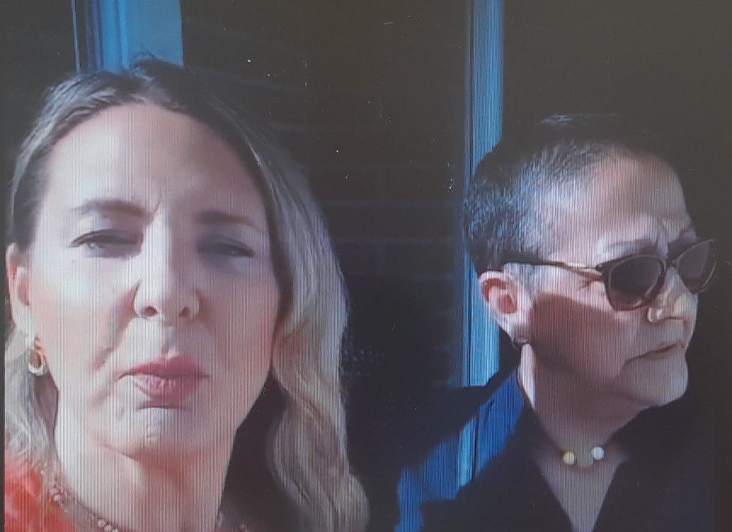 Patricia y Concepción denunciando al situación en un vídeo.