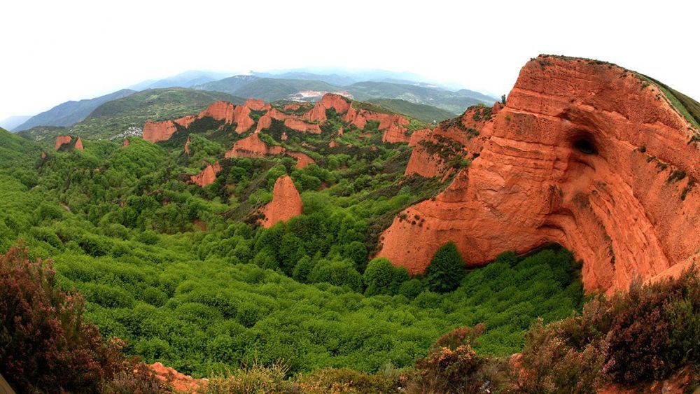 Una vista del paraje de Las Médulas desde el mirador de Orellán. | Ical
